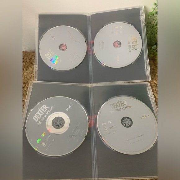 DEXTER- THE FINAL SEASON DVD Box Set. EUC - Picture 5 of 7